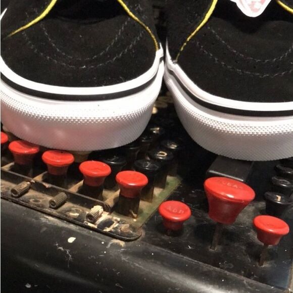 Vans Sk8-Hi House Of Terror ”The Shinning”, Shoes size W8.5 NWT - Picture 5 of 15